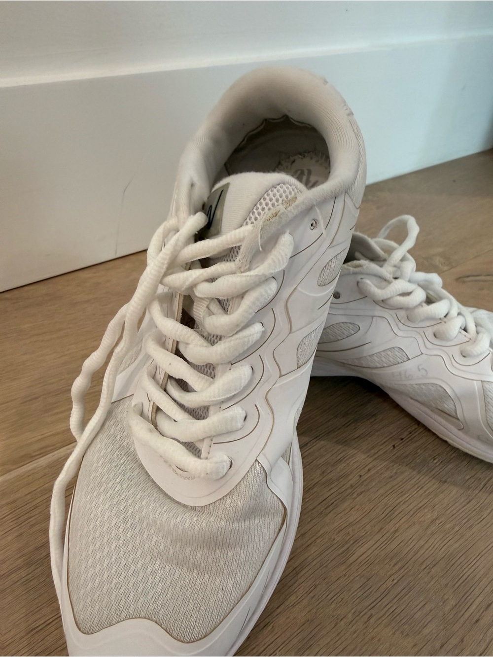 Varsity Rise 2 Cheer Shoes // Size 7